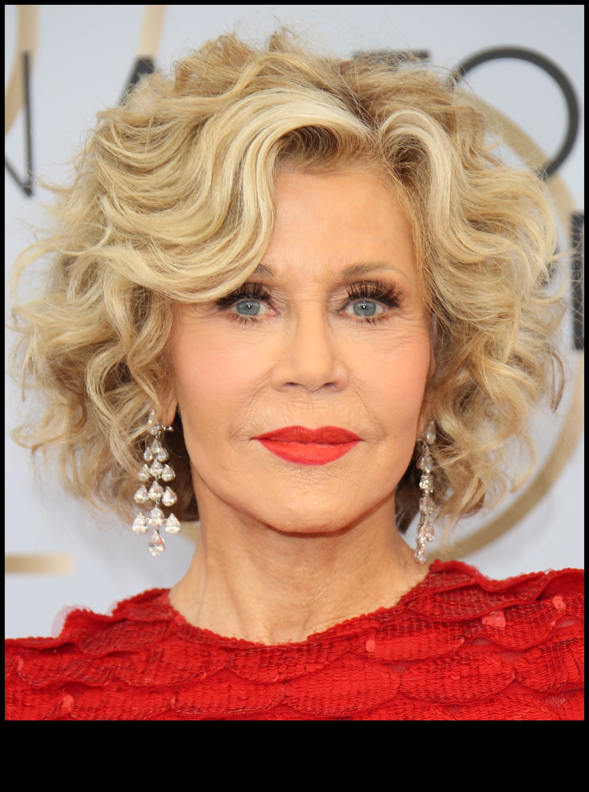 נראה להעתיק את התסרוקות המתריסות לגיל של מפורסמים מעל 30 עכשיו 2 תסרוקות שאושרו על ידי סלבריטאים המתנגדות לגיל