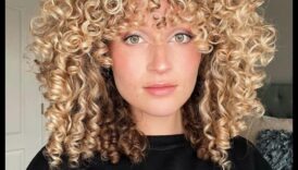 מתלתלים ועד סגנונות חלקים: התאמת שיער בלונדיני למרקמים שונים