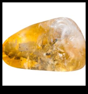 ניצוץ סיטרין: להתחמם בזוהר החם של אבני חן שטופות שמש